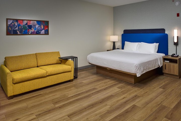 Room 10 of 20