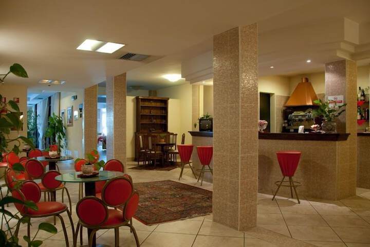 Lounge 57 of 65