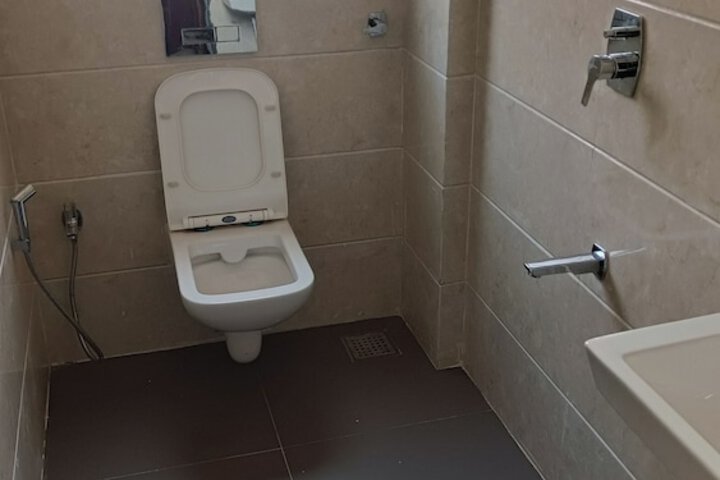 Room 9 of 10