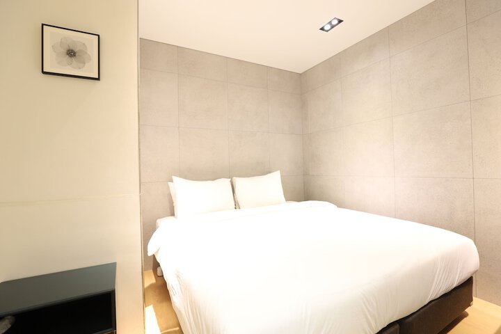 Room 27 of 41