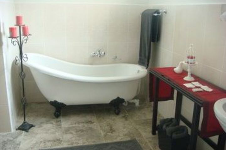 Room 2 of 37