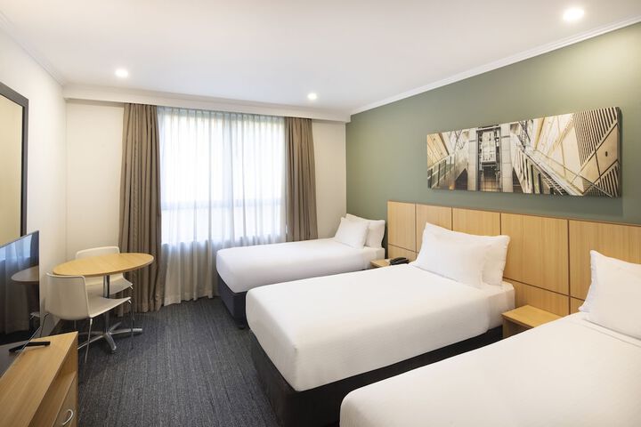 Room 10 of 28
