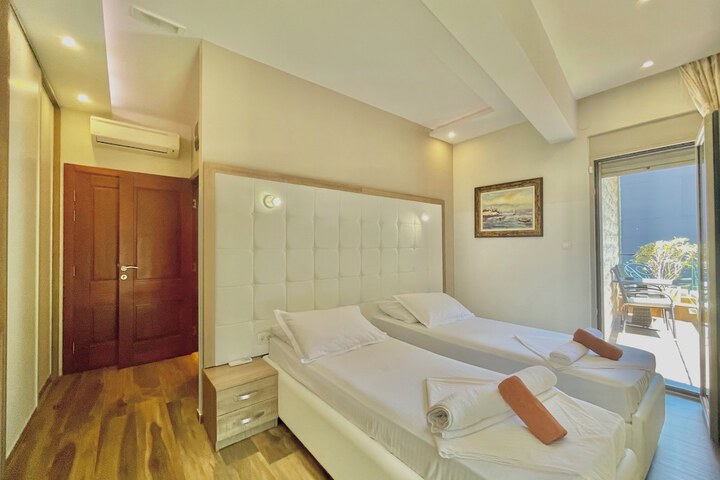 Room 34 of 119