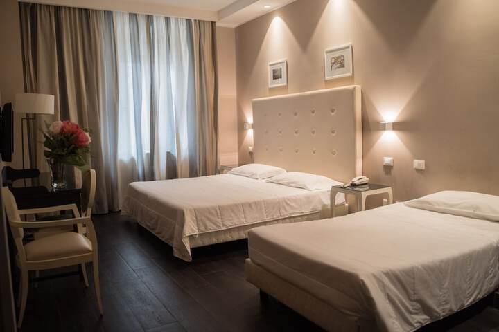 Room 10 of 32
