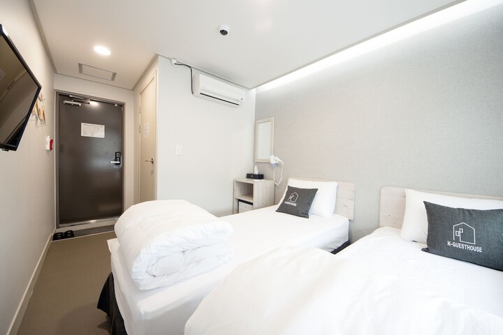 Room 18 of 34