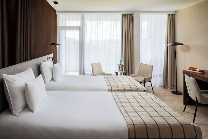 Room 4 of 7
