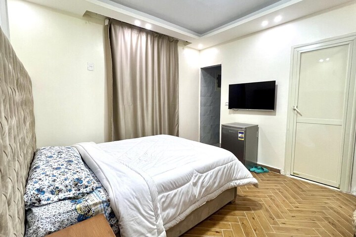 Room 9 of 37