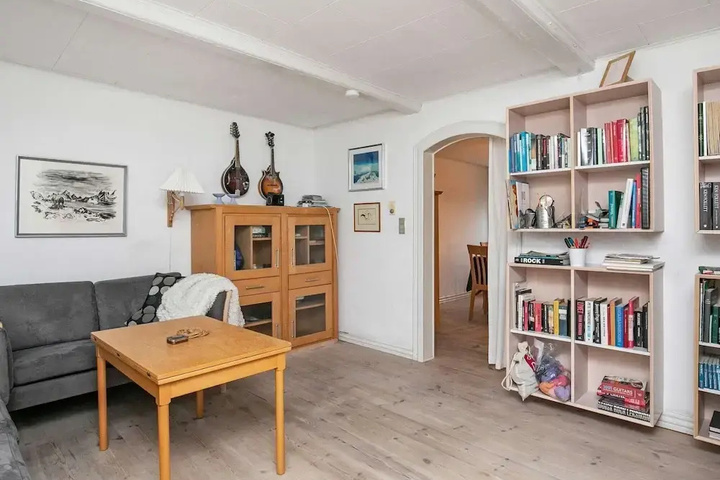 Room 6 of 9