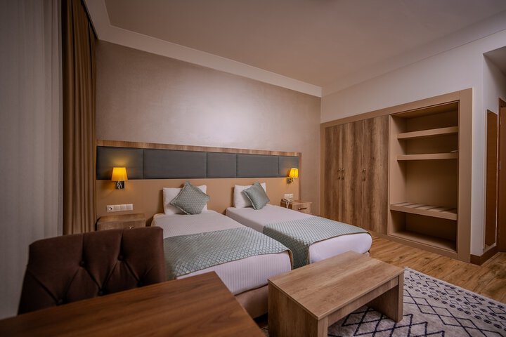 Room 4 of 66