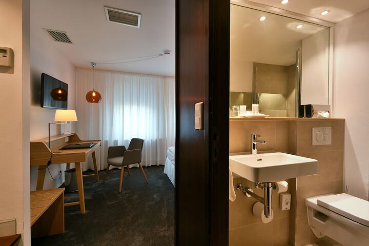 Room 60 of 105
