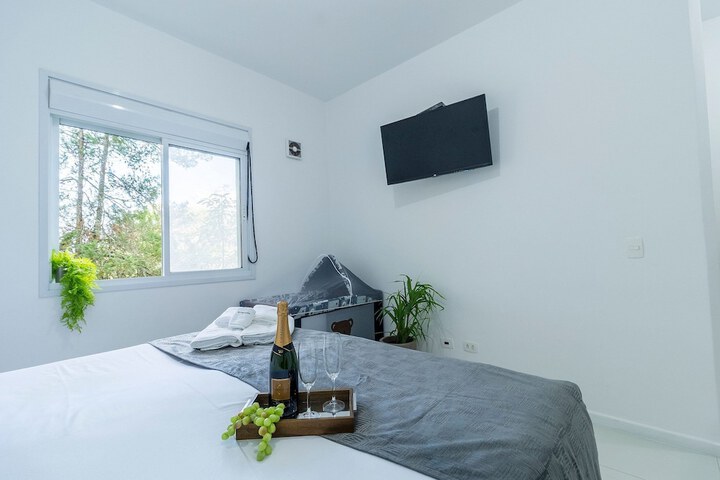 Room 2 of 73