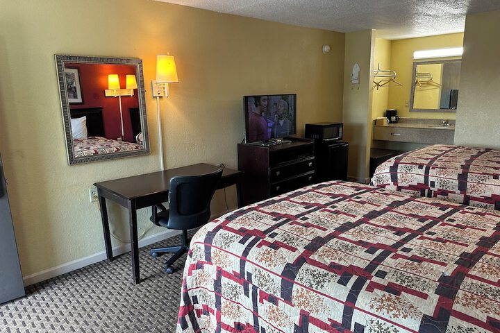 2 Queen Beds (4 of 17)