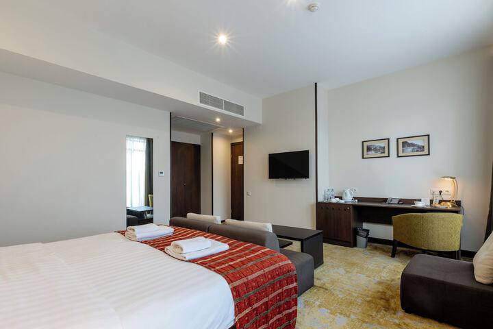 Room 42 of 82