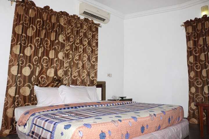 Room 5 of 19