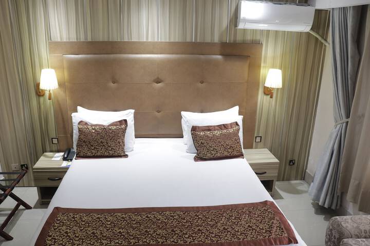 Room 12 of 32
