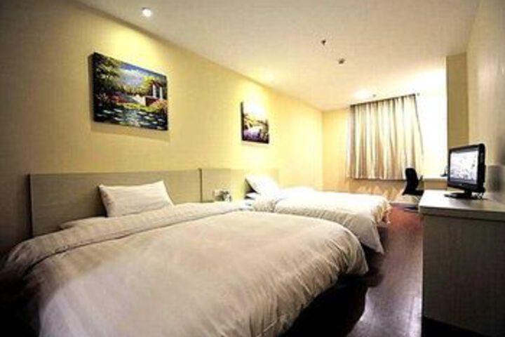 Room 15 of 41
