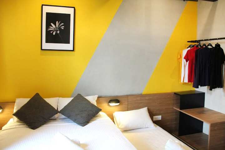Room 11 of 34