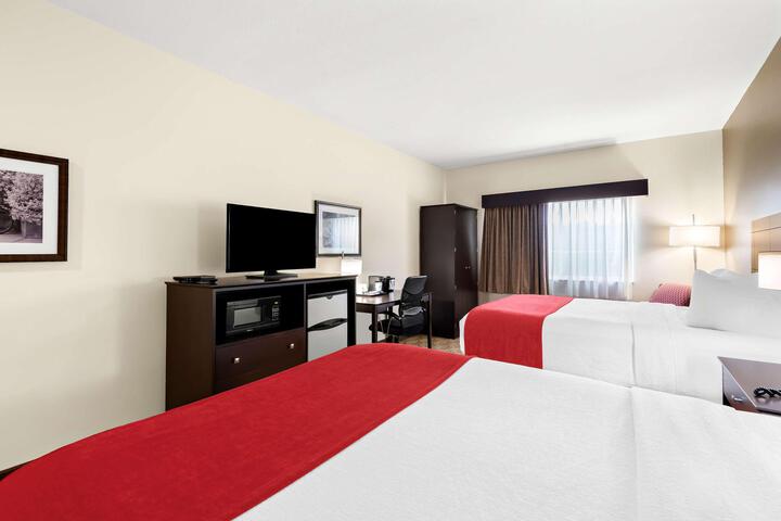 2 Queen Beds (6 of 16)