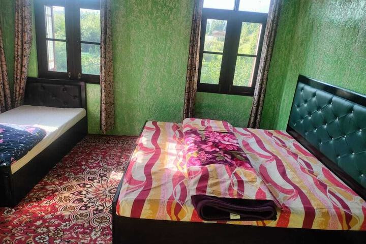Room 7 of 10
