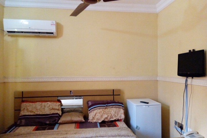 Room 9 of 38