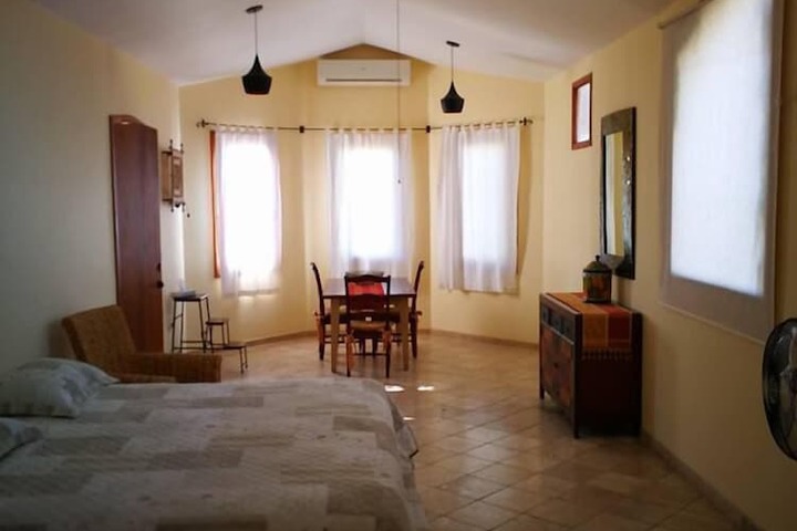 Room 4 of 99