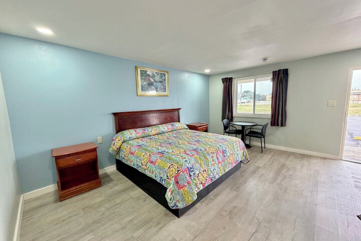 Room 6 of 16