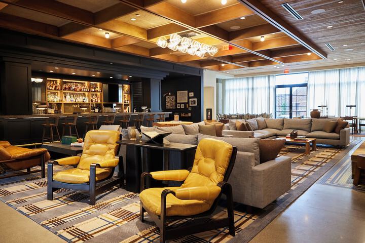 Lobby lounge