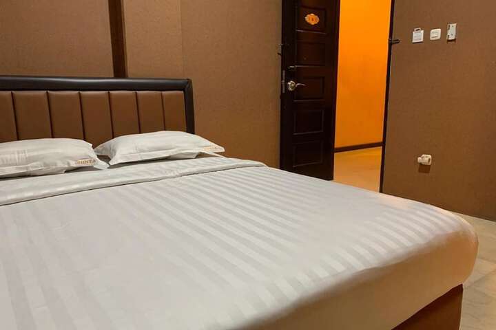 Room 34 of 63