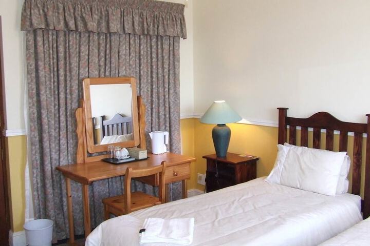 Room 2 of 67