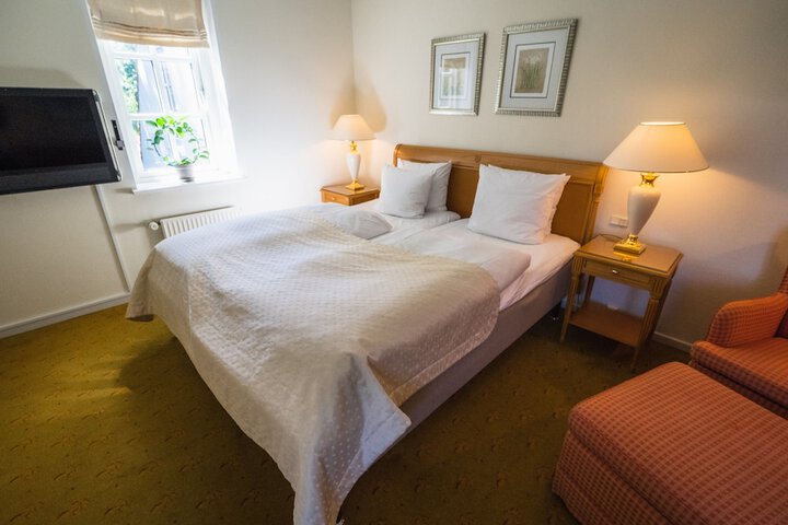 Room 33 of 151