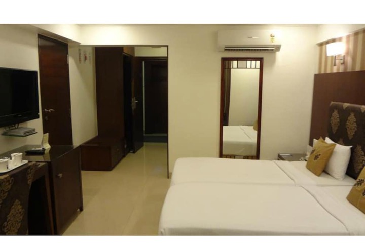 Room 10 of 60