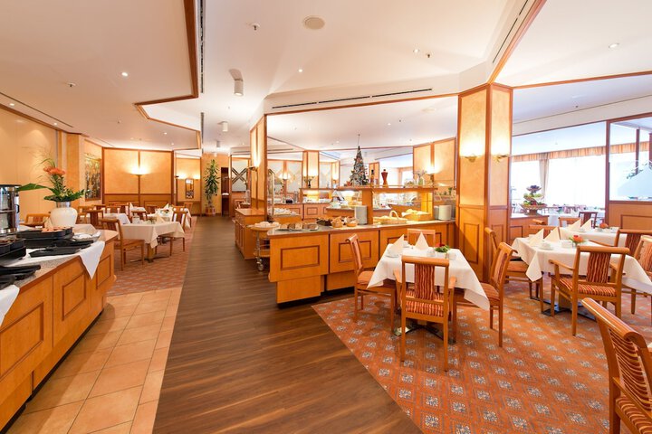 Dining 20 of 28
