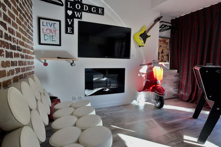 Room 26 of 234