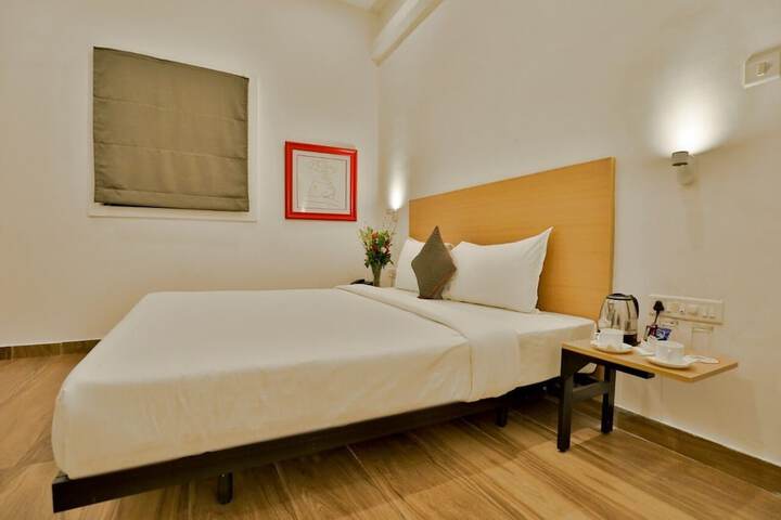 Room 13 of 33