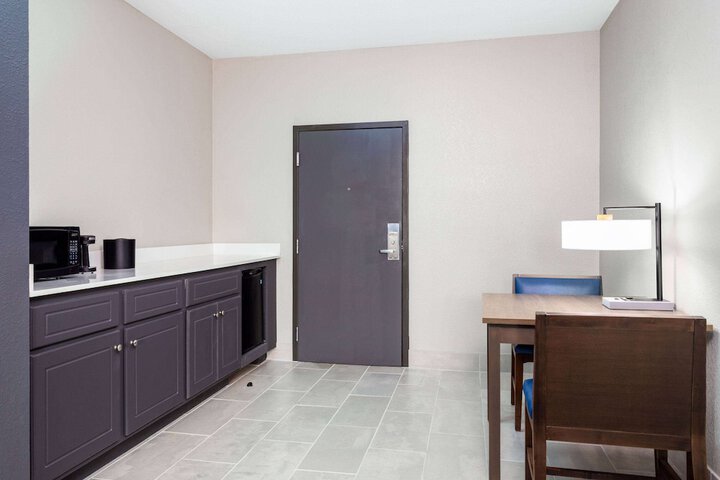 2 Queen Beds 1 Bedroom Suite (10 of 22)