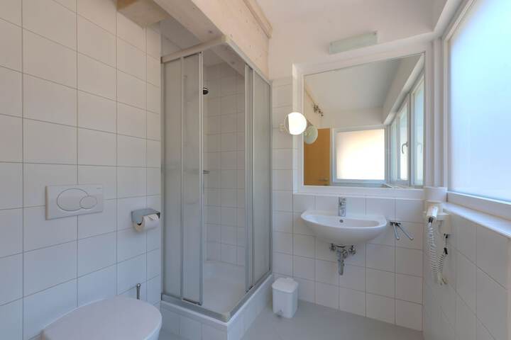 Room 15 of 19