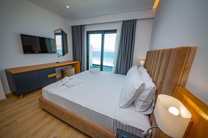 Room 2 of 47