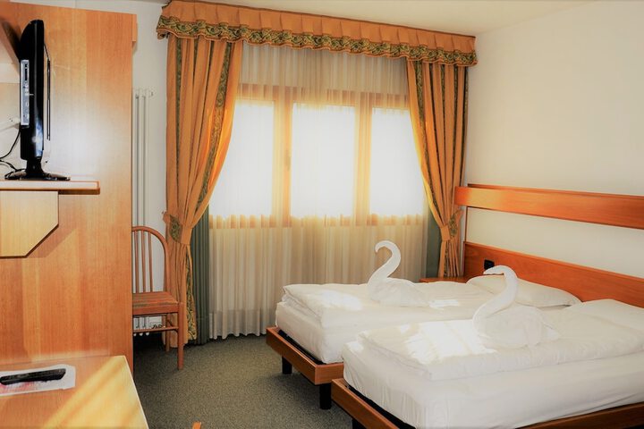 Room 6 of 49