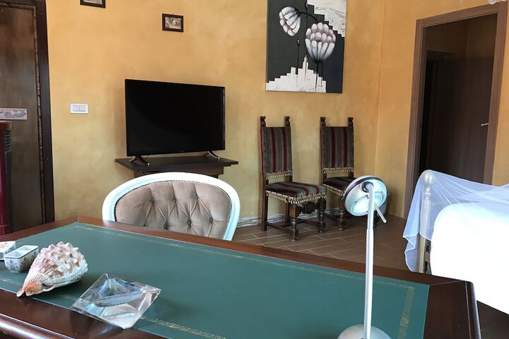 Room 8 of 18