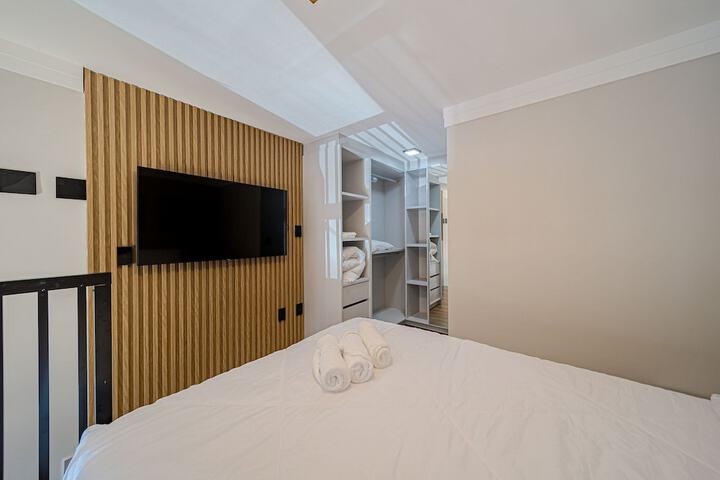 Room 4 of 13