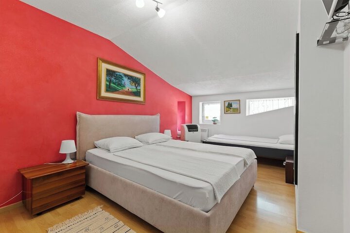 Room 14 of 36