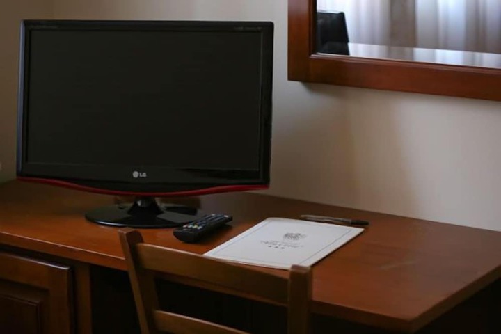 Room 9 of 18
