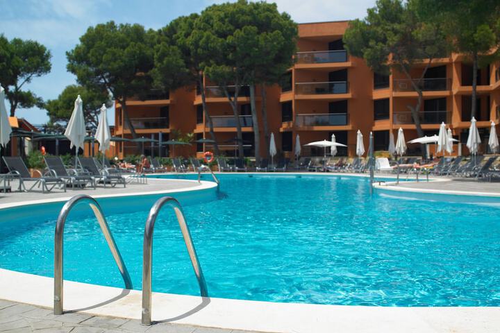 Pools & Facilities
