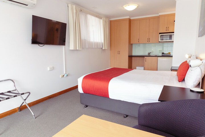 Room 6 of 53