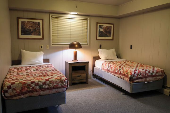 Room 34 of 167
