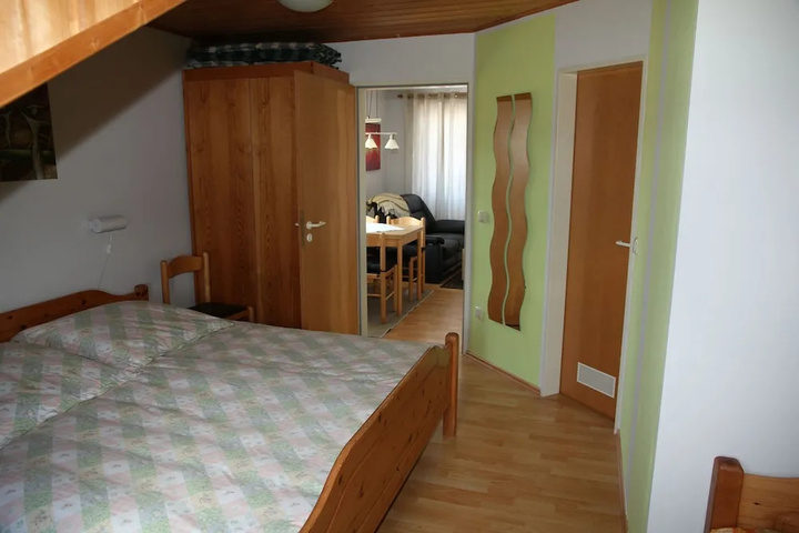 Room 3 of 10