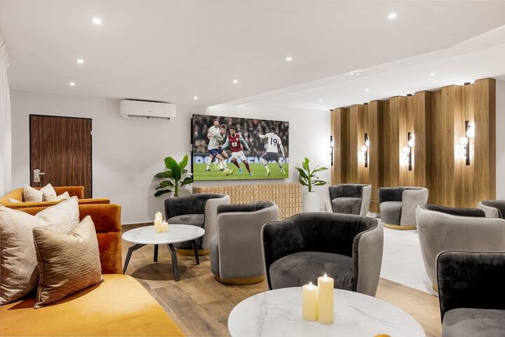 Lounge 18 of 25