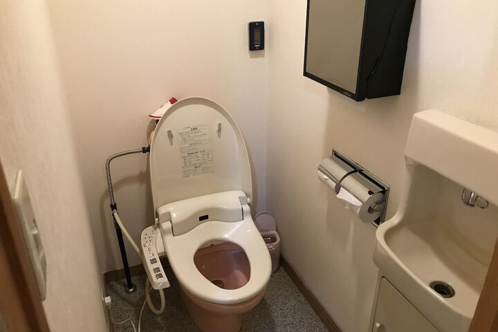 Room 28 of 102