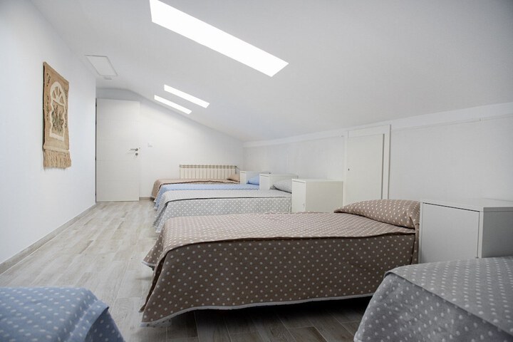 Room 9 of 49