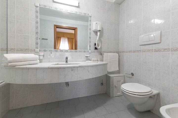 Room 15 of 46